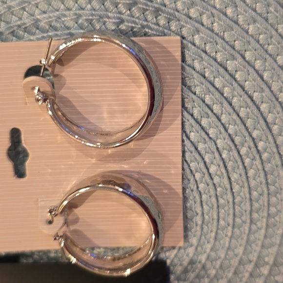 SIMPLY VERA & WORTHINGTON WOMEN'S FASHION JEWELRY SILVERTONE EARRINGS … - Picture 5 of 9